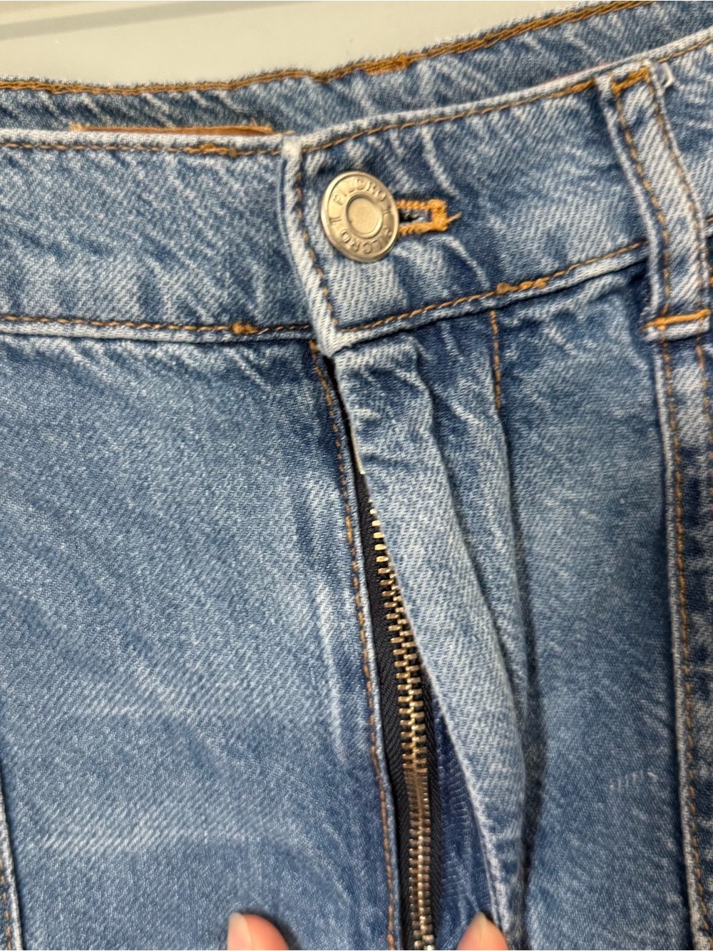 Pilcro The Jane High-Rise Wide-Leg Jeans
6/28 - Picture 6 of 11